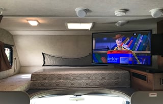 2014 Fleetwood RV Jamboree Sport 31M- LOW Miles