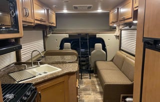 27 Foot Thor Motor Coach