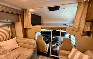 Thor Motor Coach Four Winds 31EV ***Bunk Beds***