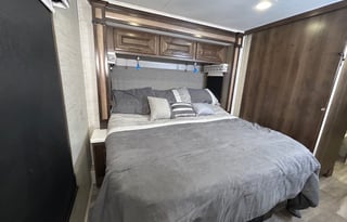 Five-Star Desert Oasis on Wheels!