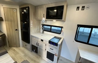 Welcome Aboard at the 2024 Silver Lake LE 17BHLE