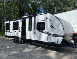 Forest River RV Cherokee Grey Wolf Black Label 25RRTBL