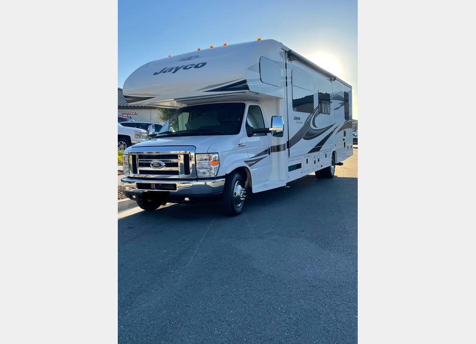 Class C Motor Home rentals in Hendersonville