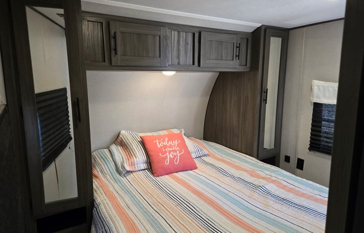 Master queen size bedroom