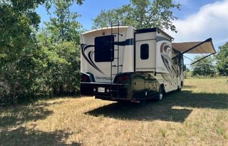 The Lone Star Lodge – Tailgate-Ready, Pet-Friendly