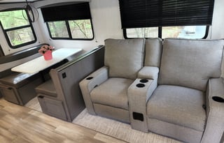 2022 Cruiser Embrace EL 280