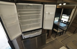 2024 Alliance Paradigm 395DS Paradise on Wheels