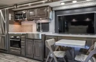 D2022 CONVENIENT & EASY TO DRIVE RV!!! GEORGE TOWN