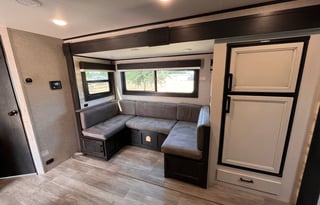 2022 Jayco Jay Feather 24BH