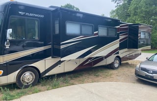 2010 Fleetwood Fiesta, 3 Slide Outs, Class A