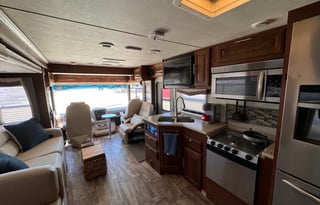 Adventure Awaits - Ideal RV for Families & Groups!