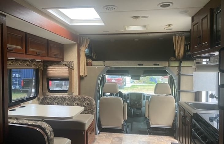 Both captains chairs can swivel 180 degrees for extra seating.