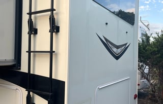 43’ Luxurious & Spacious 5th Wheel