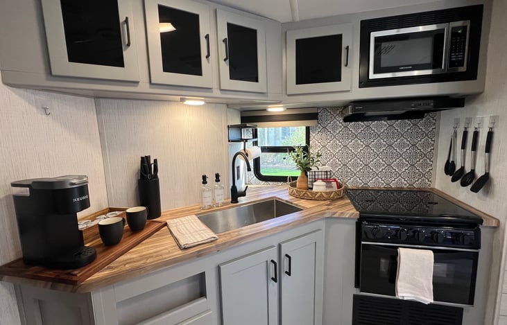 Fully equipped kitchen with everything you need to cook with ease.