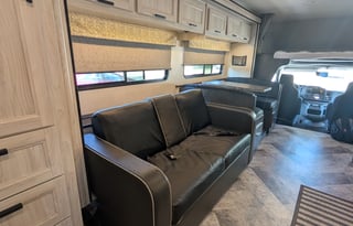 Starlink Keurig onboard. Spacious & Cozy Sleep 6