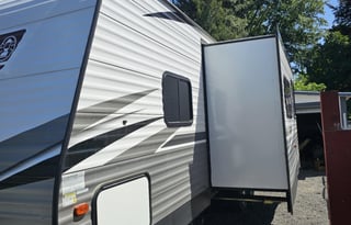 Spacious 2021 Coleman bunkhouse