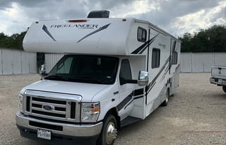 2021 Coachmen 30' of Roadtrip Comfort!