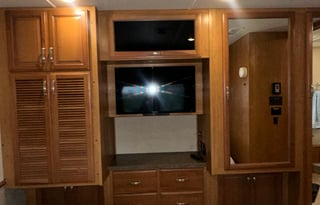 2015 Fleetwood RV Bounder 33C