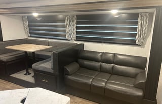 2022 Fully Loaded Cherokee Grey Wolf 26DBH-L