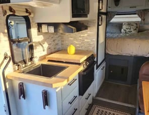 Thor Motor Coach Axis 24 1
