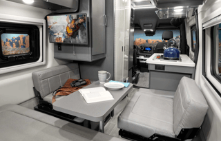 King bed/front bed/4x4/Lithium/Solar/Generator