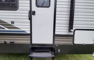 SLEEPS 9 100 weekday special, HUGE Temp housing