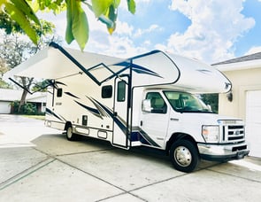 Winnebago Outlook 31N