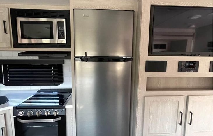 Three Burner High Output Gas Range and oven, Microwave, 2V Refrigerator, 32" Smart TV, Multi Zone Sound Bar/Stereo Combo w/AM/FM & Bluetooth Control, Fireplace