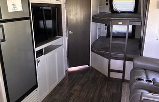 Clean and comfortable 2021 Keystone Bullet 290BHS