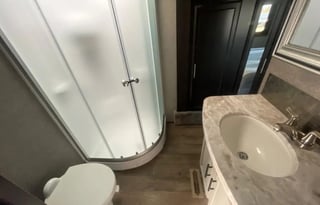 Beautiful 5th wheel bunkhouse retreat w/delivery!