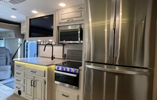 CL 40 - Luxury Vision XL – 2 Baths, Sleeps 6+