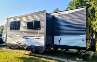 Rustic Retreat w/ bunkhouse! *Free Delivery*