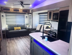 Forest River RV Cherokee Arctic Wolf Suite 3660