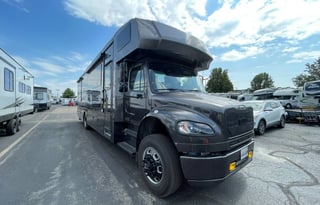 Brand New Dynamax DX3! luxury on wheels