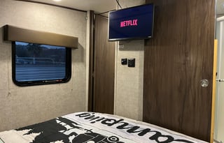 Fully Equipped RV- Perfect for Families or Couples