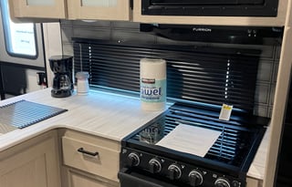 Sleeps 10! Private Bunk House and Bedroom!