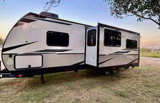 Easy Come, Easy Go RV | 2 Miles From F1 & COTA