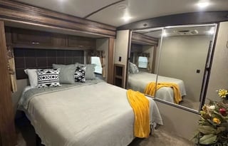 2018 Keystone RV Laredo - so much room!!!