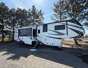 Grand Design Solitude 391DL R