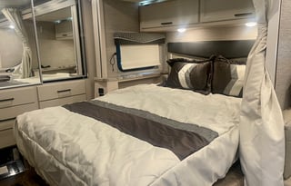 AWD Pet Friendly, Easy to drive even in Snow!