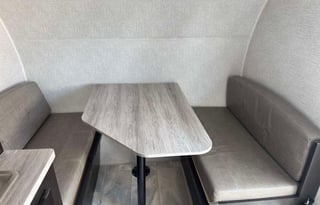 2022 Free Solo | Cozy Lightweight Sleeps 4