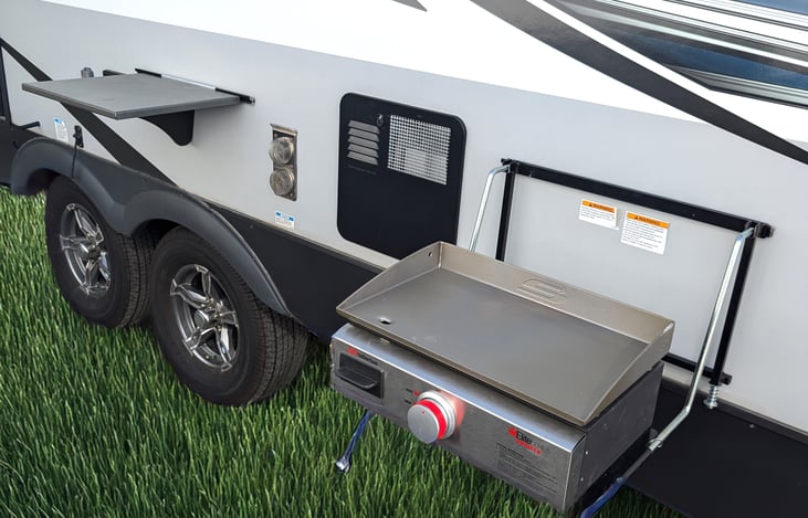 Outdoor griddle under the awning for bacon and eggs, pancakes, burgers or get creative and make philly cheesesteak!