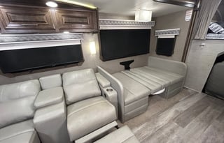 Five-Star Desert Oasis on Wheels!