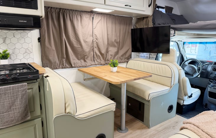 Comfortable RV dinette & kitchen area – great for meals, relaxing and Las Vegas road trips
