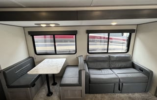 Spotless!  2022  RV Coleman Lantern Series 263BH