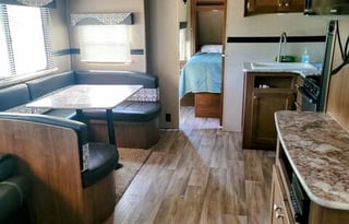 Rustic Retreat w/ bunkhouse! *Free Delivery*