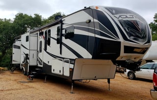 2015 Dutchmen RV Voltage V3990 Loaded!
