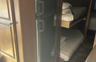 2 AC Units & 5 TVs! Satellite Dish & Dual Battery.