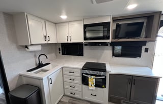 Catchin’ a Break – 2025 Jayco 287BHS