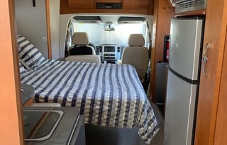 2017 Leisure Travel Unity U24MB
